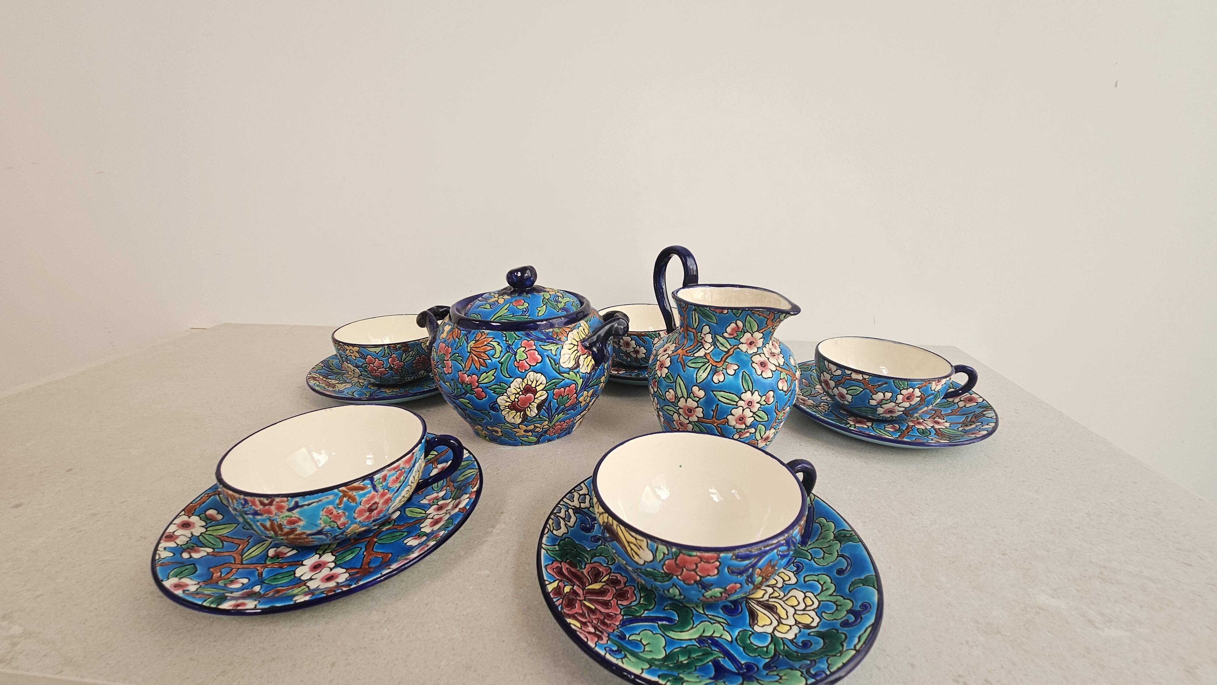 Complete tea/coffee service in Longwy enamel.