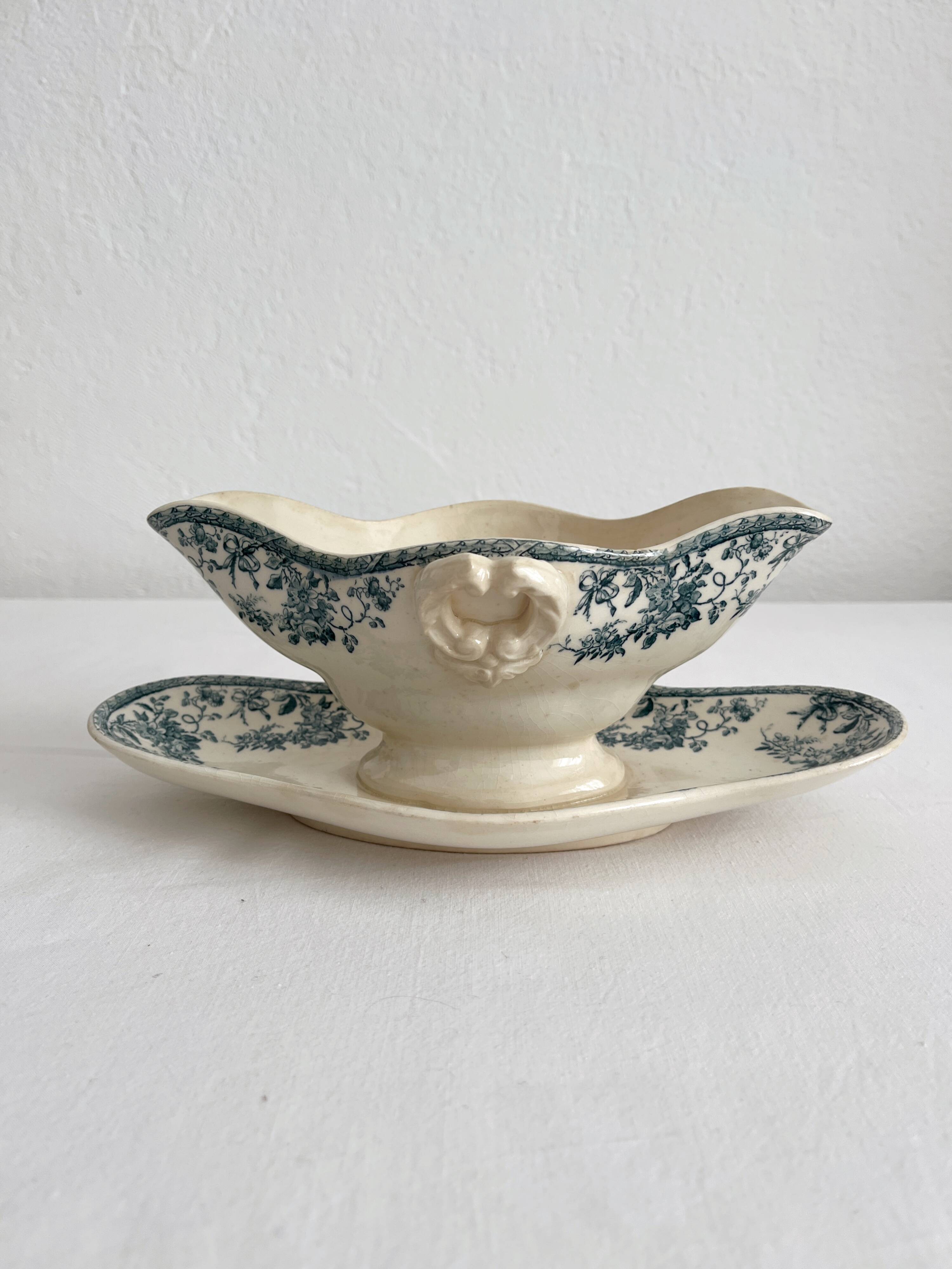 Opaque ironstone sauce boat "Bouquets of roses" from Gien