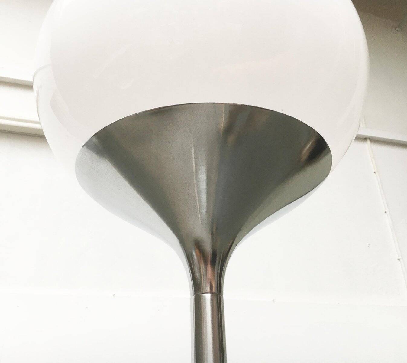 Flash floor lamp from the Italian mid-century space age by Guzzini.