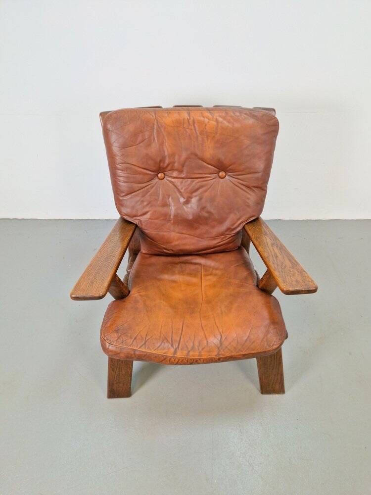 Fauteuil en bois brutaliste avec revêtement en cuir marron, Allemagne, années 1960.