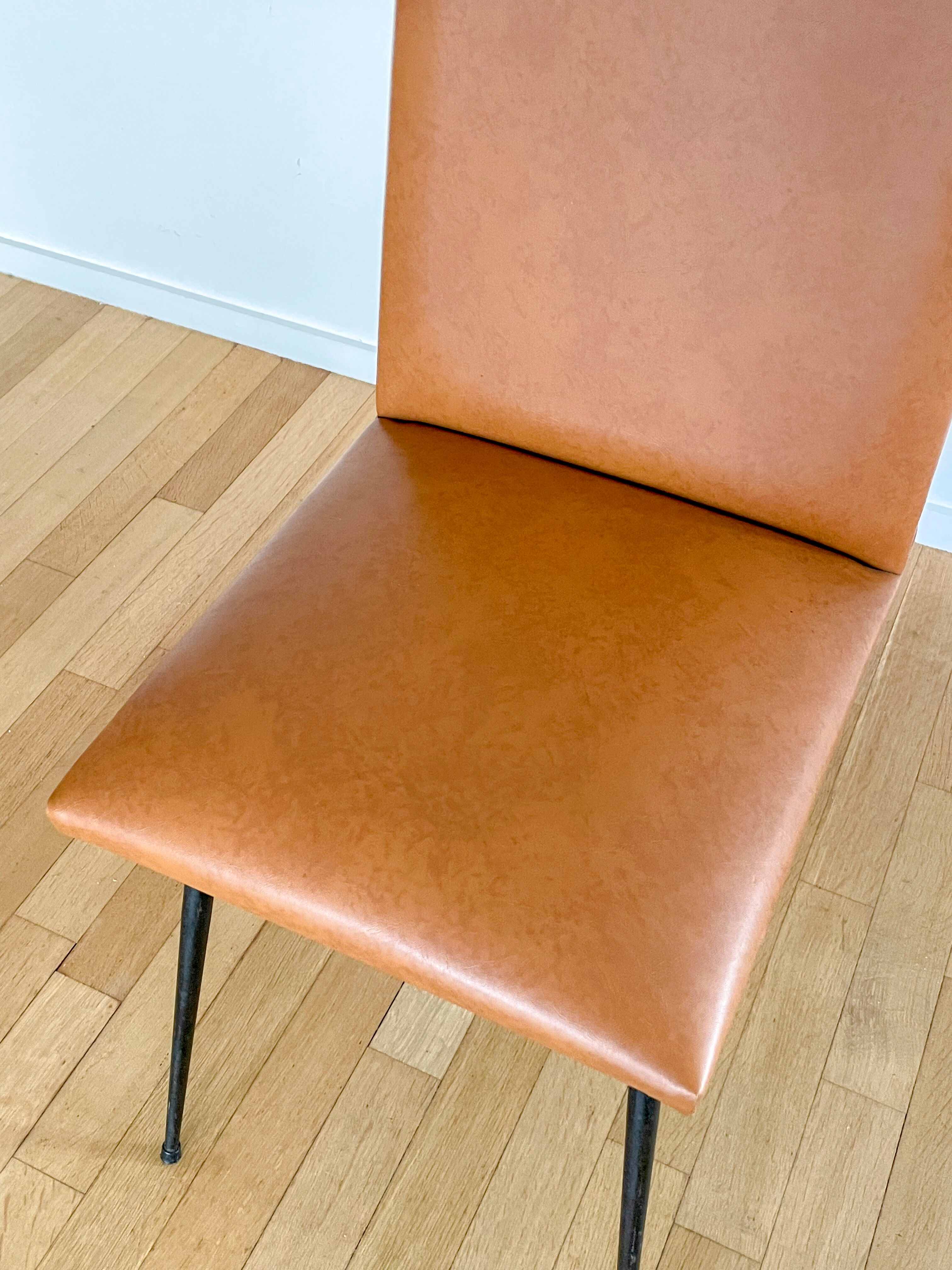 Set of 6 brown skaï chairs and black metal, 1960