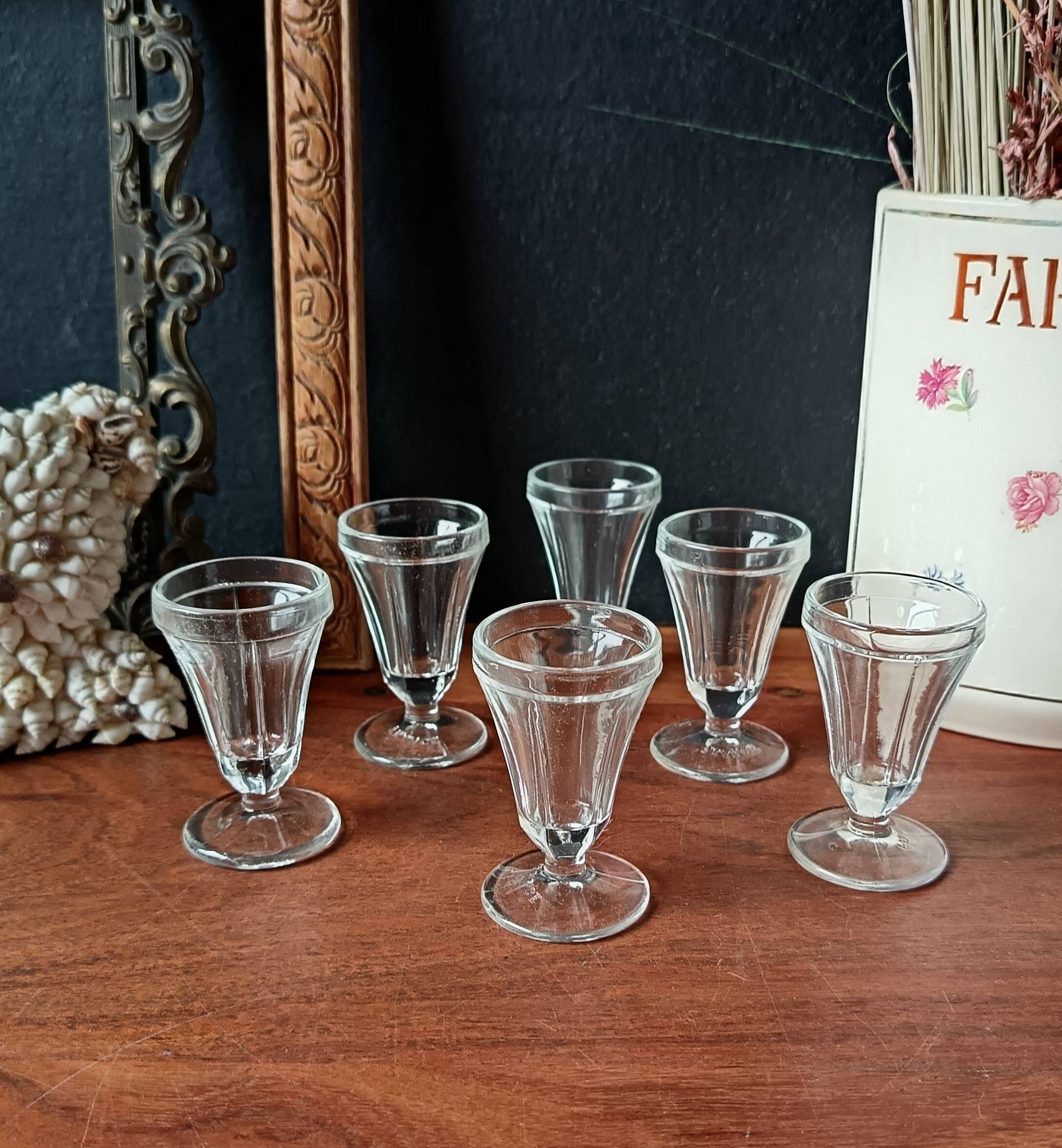 Anciens verres à liqueur à côtes vintage, france, fine champagne