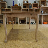 Rectangular dining room table
