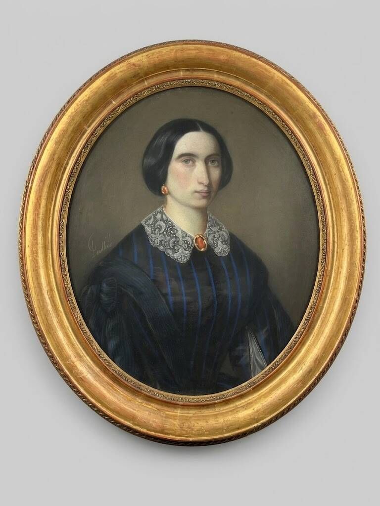 Large portrait of a woman in pastel – Second Empire period – Signed Loullie, d