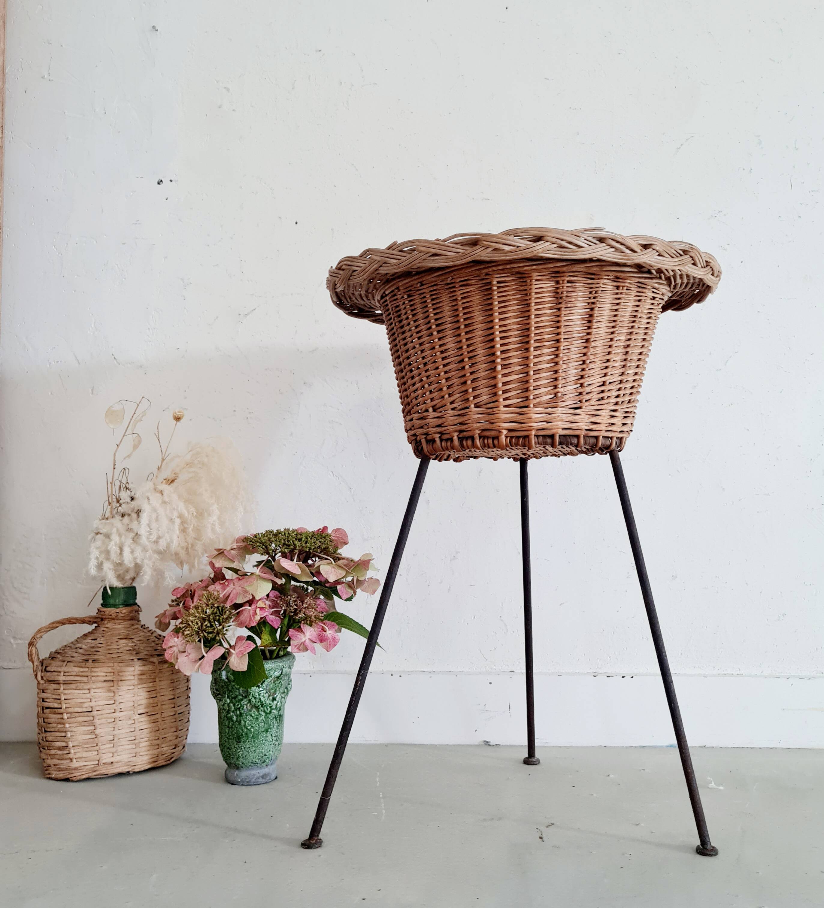 Rattan and metal tripod worker