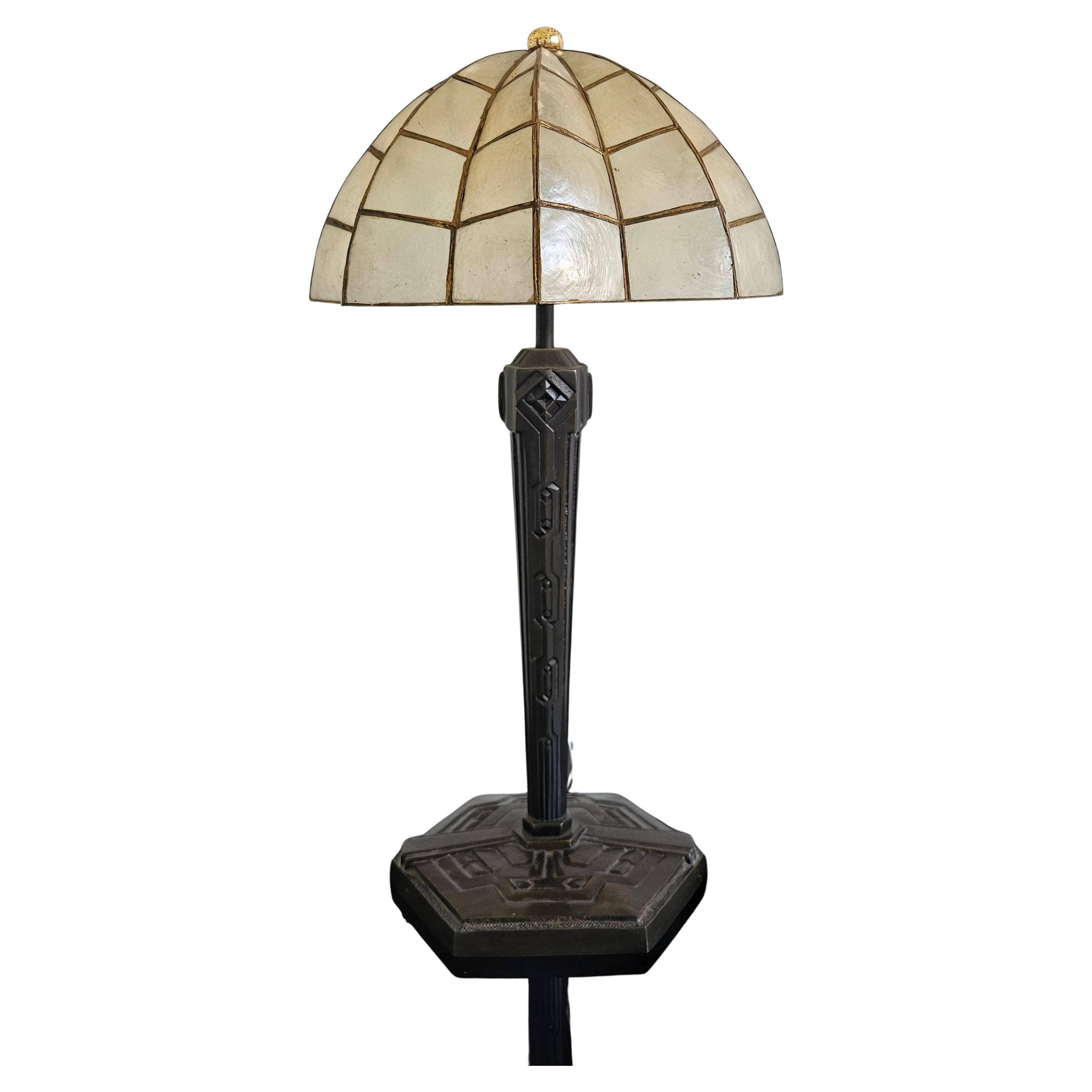 Lampe de table Art Déco tardive en bronze avec abat-jour coquille Capiz années 1950
