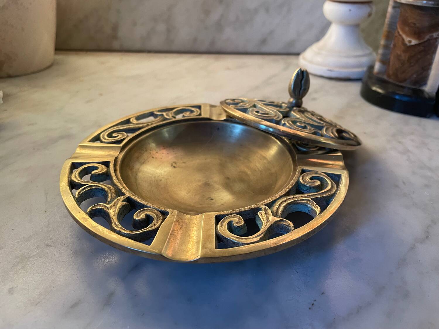 Cendrier couvert en bronze vintage