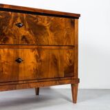 Commode allemande en noyer du XIXe siècle – Entièrement restaurée, vernis à l'ancienne