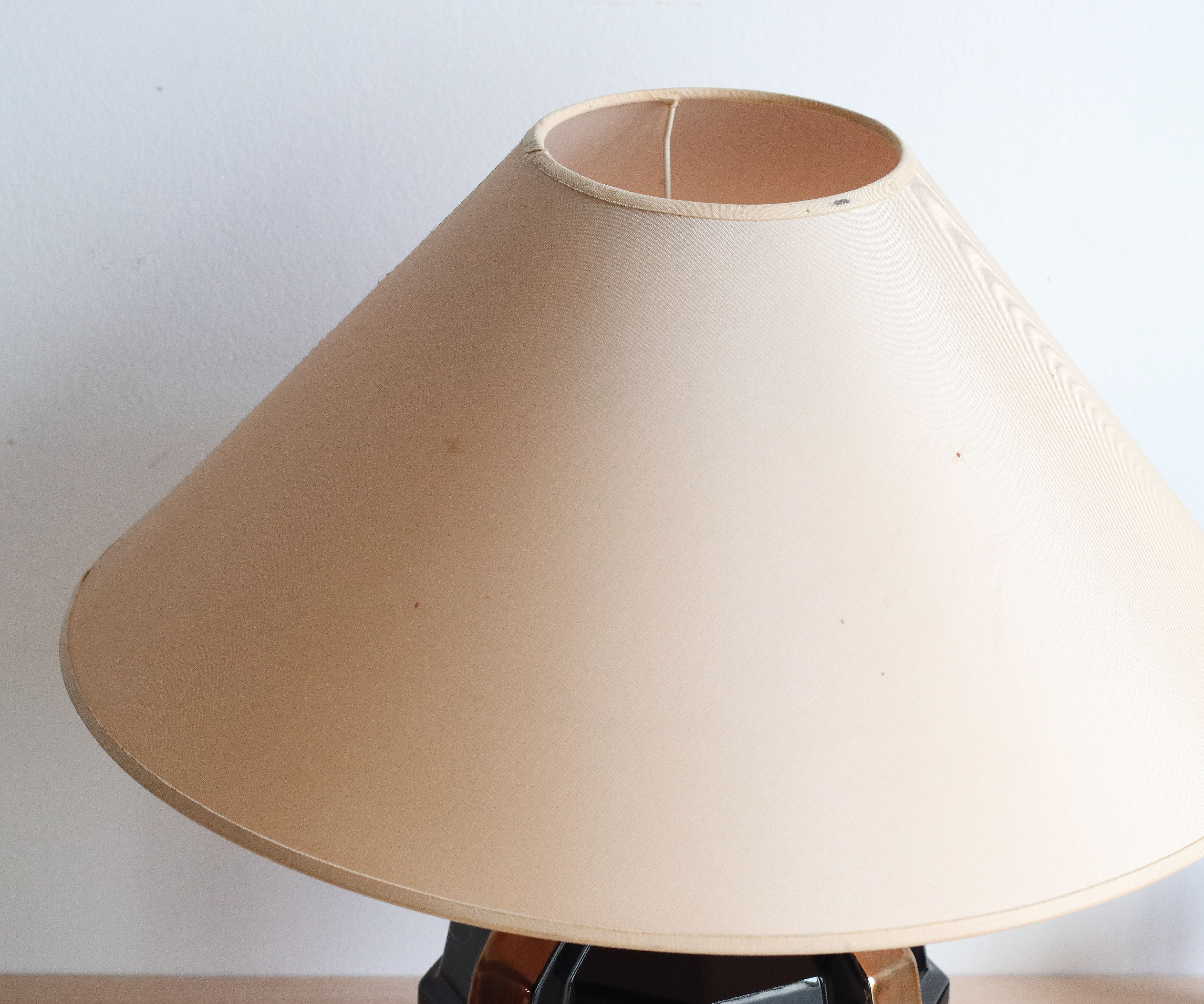 Lampe de bureau art déco en céramique noire et cuivrée signée Saint Clément