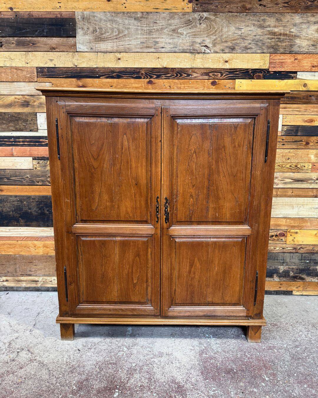Parisian buffet in elm