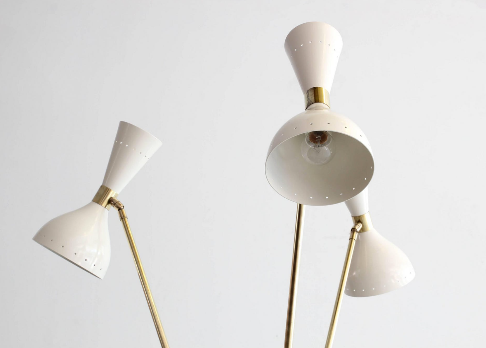 Tripod italian white lamppost