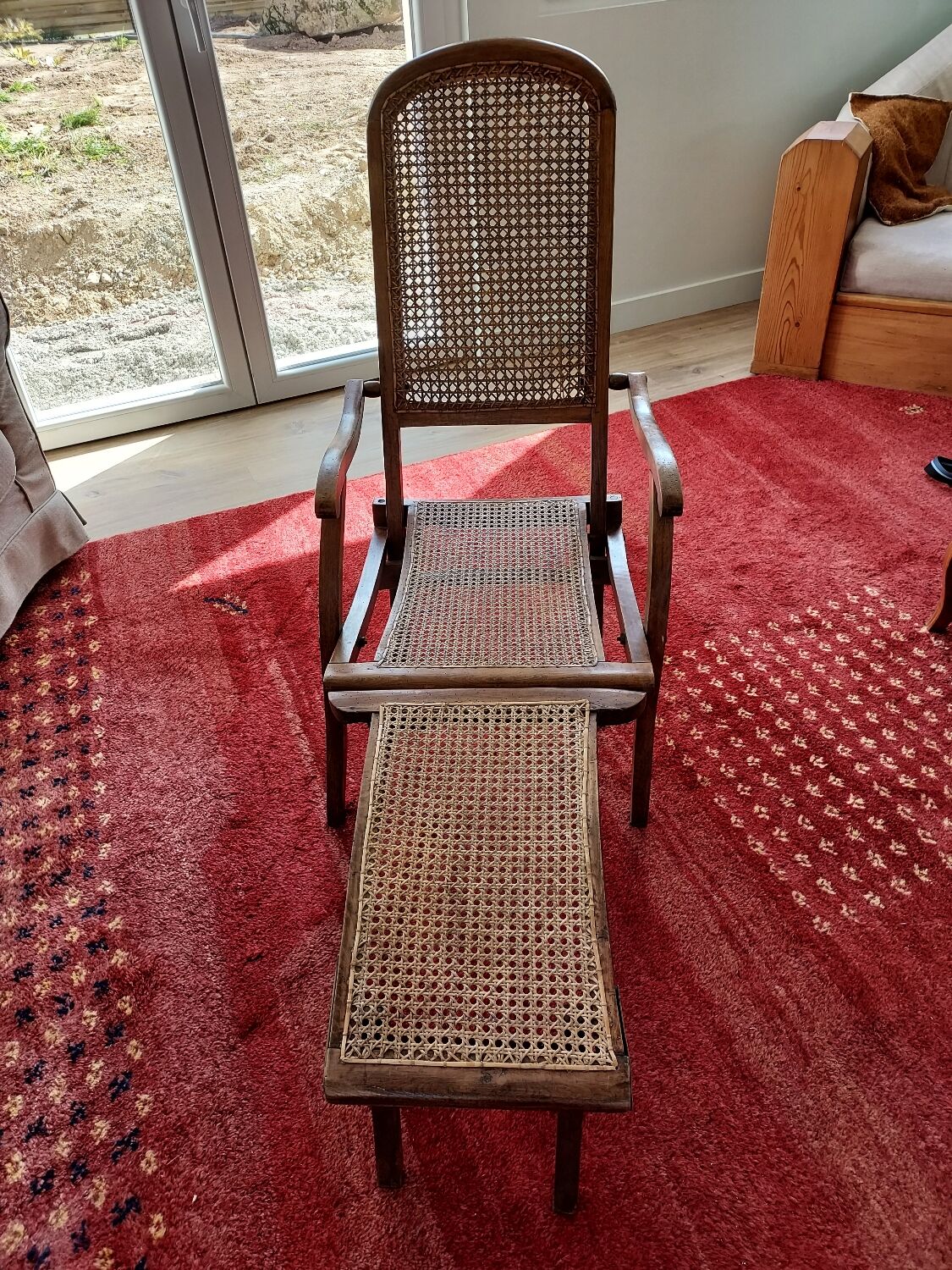 Canoe-style chaise longue