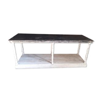 White draper table in fir and chain