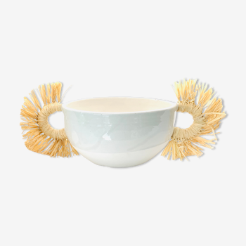 Ceramic cup with raffia handles