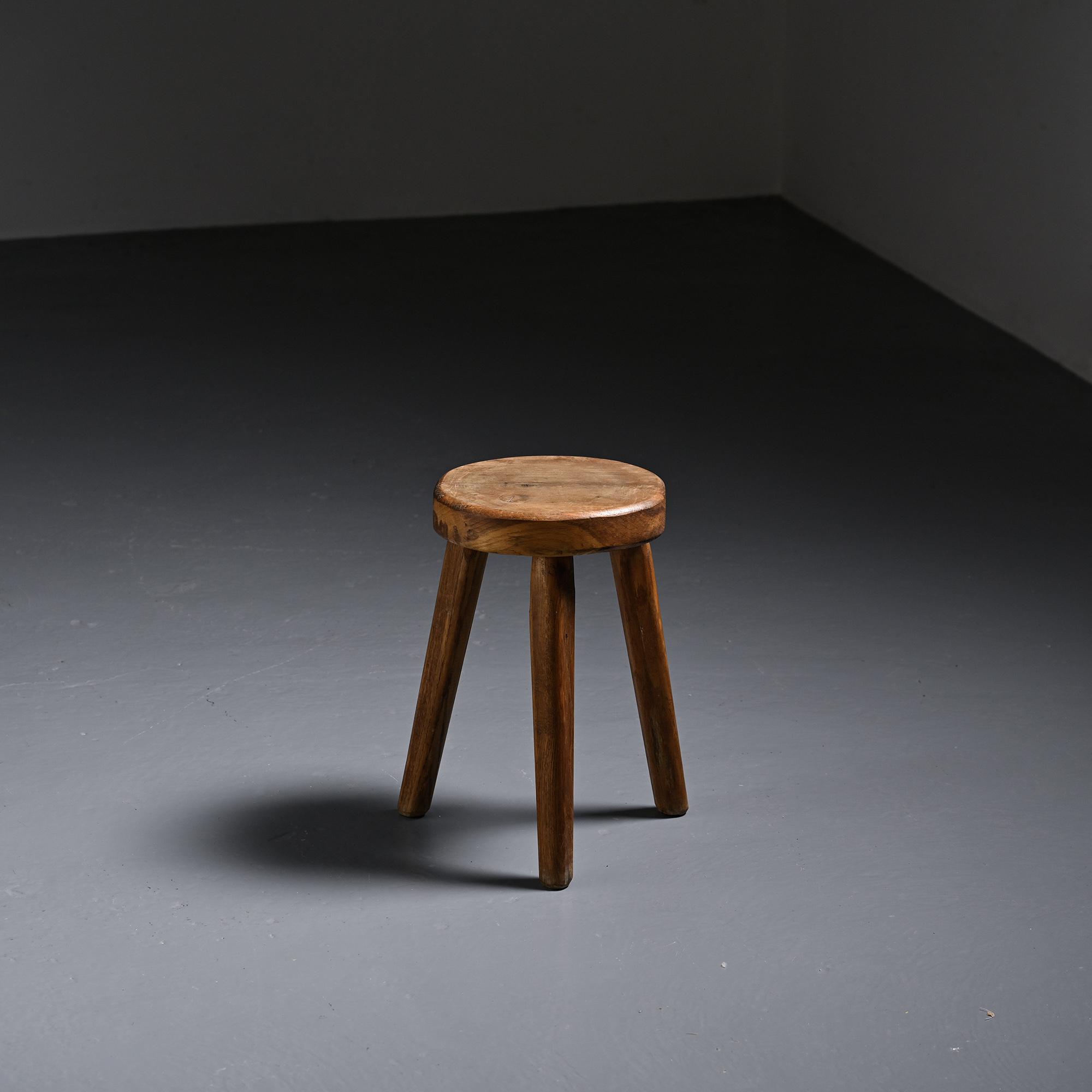 Tripod stool in solid wood, Alpine craftsmanship, 1950s.