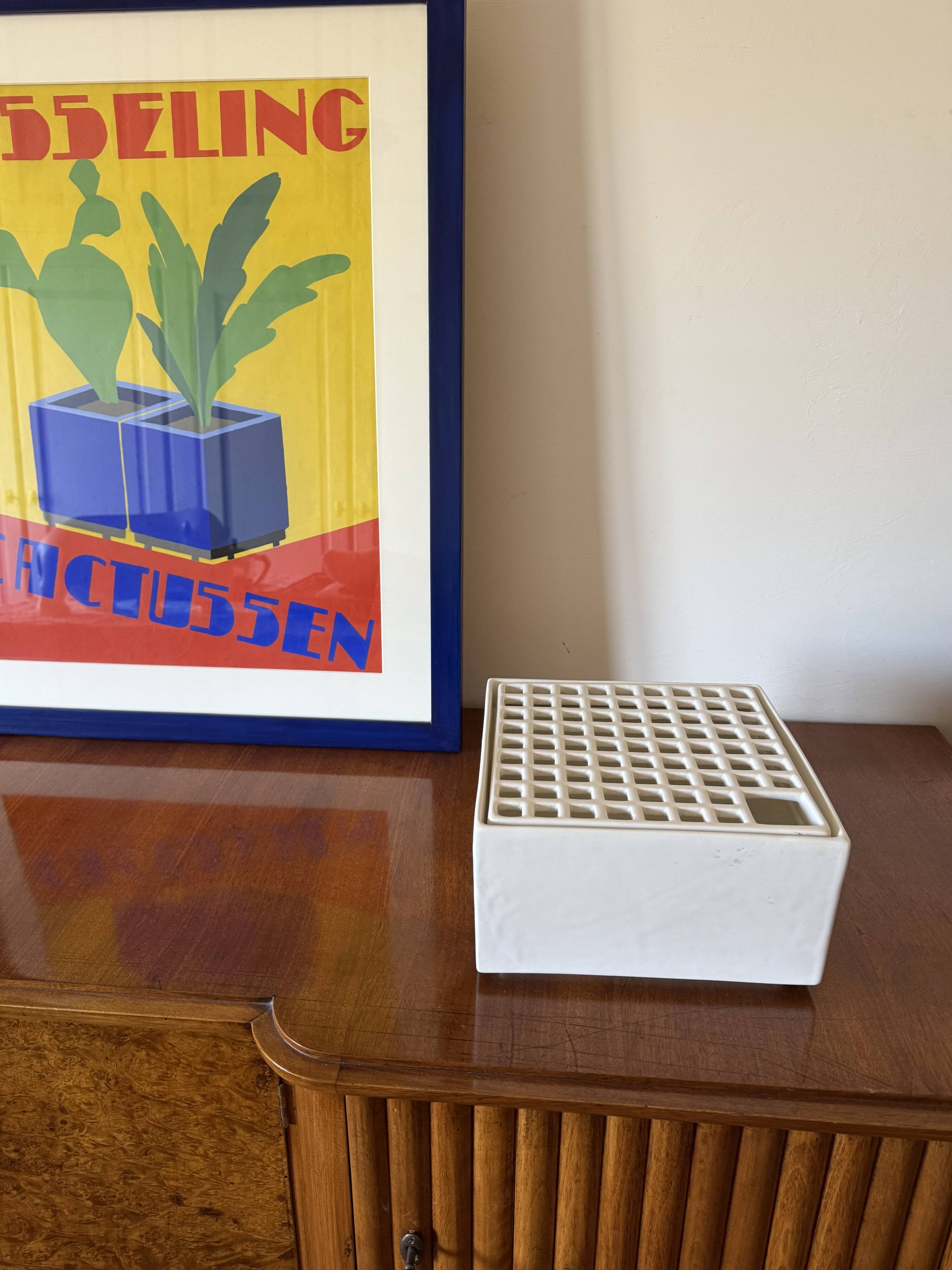 Studio Opi, White space age mod. Ikebana C ceramic vase / ashtray, Gabbiane