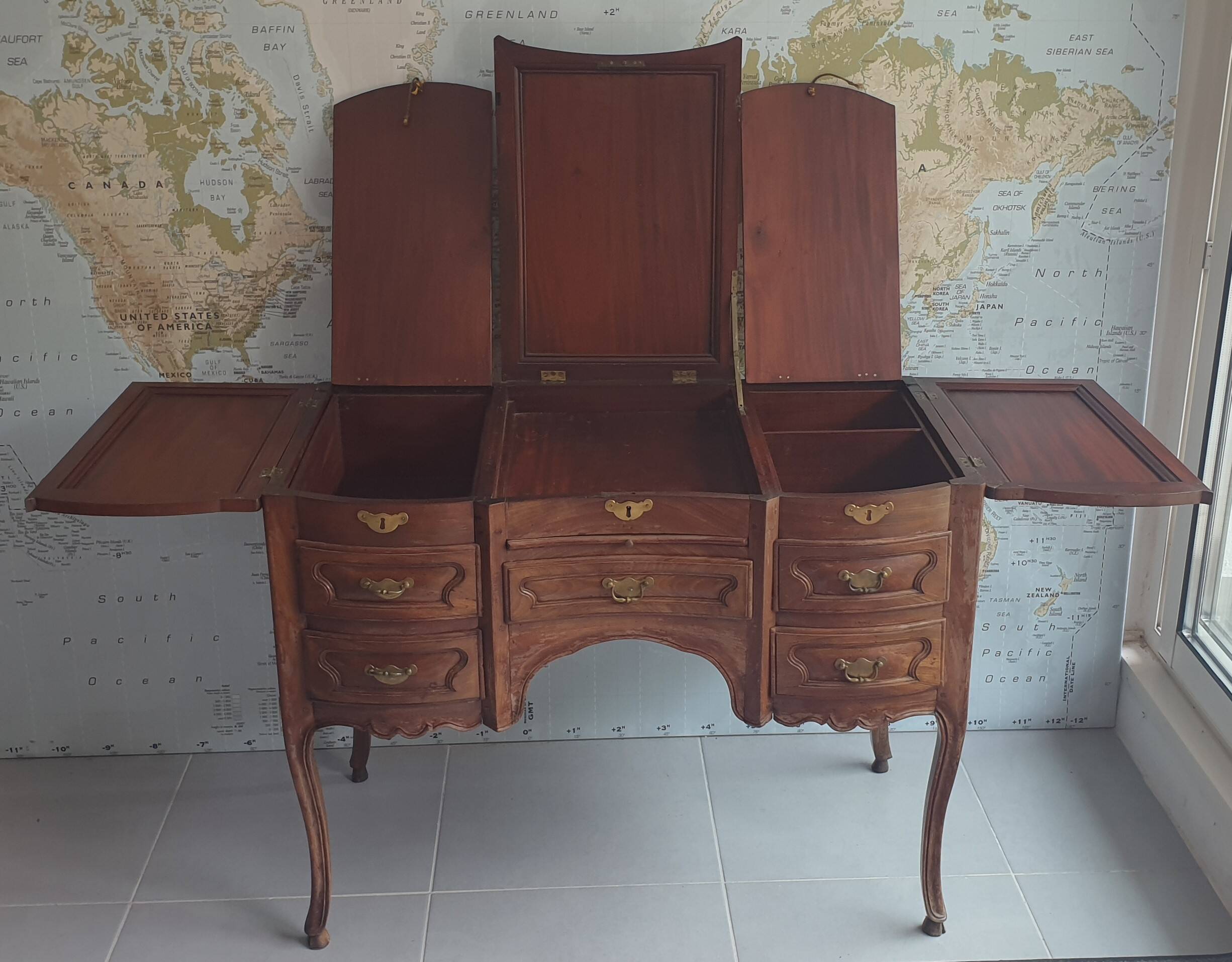 Louis XV dresser