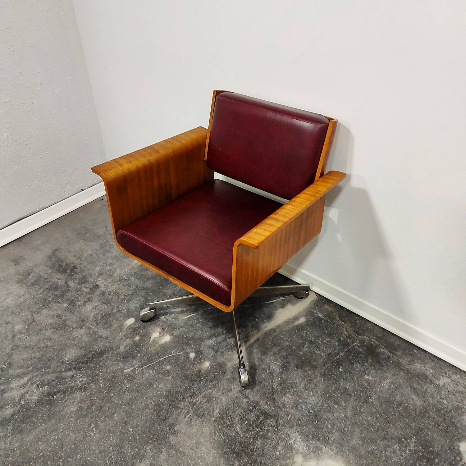 Chaise avec accoudoirs (pivotante), années 1970