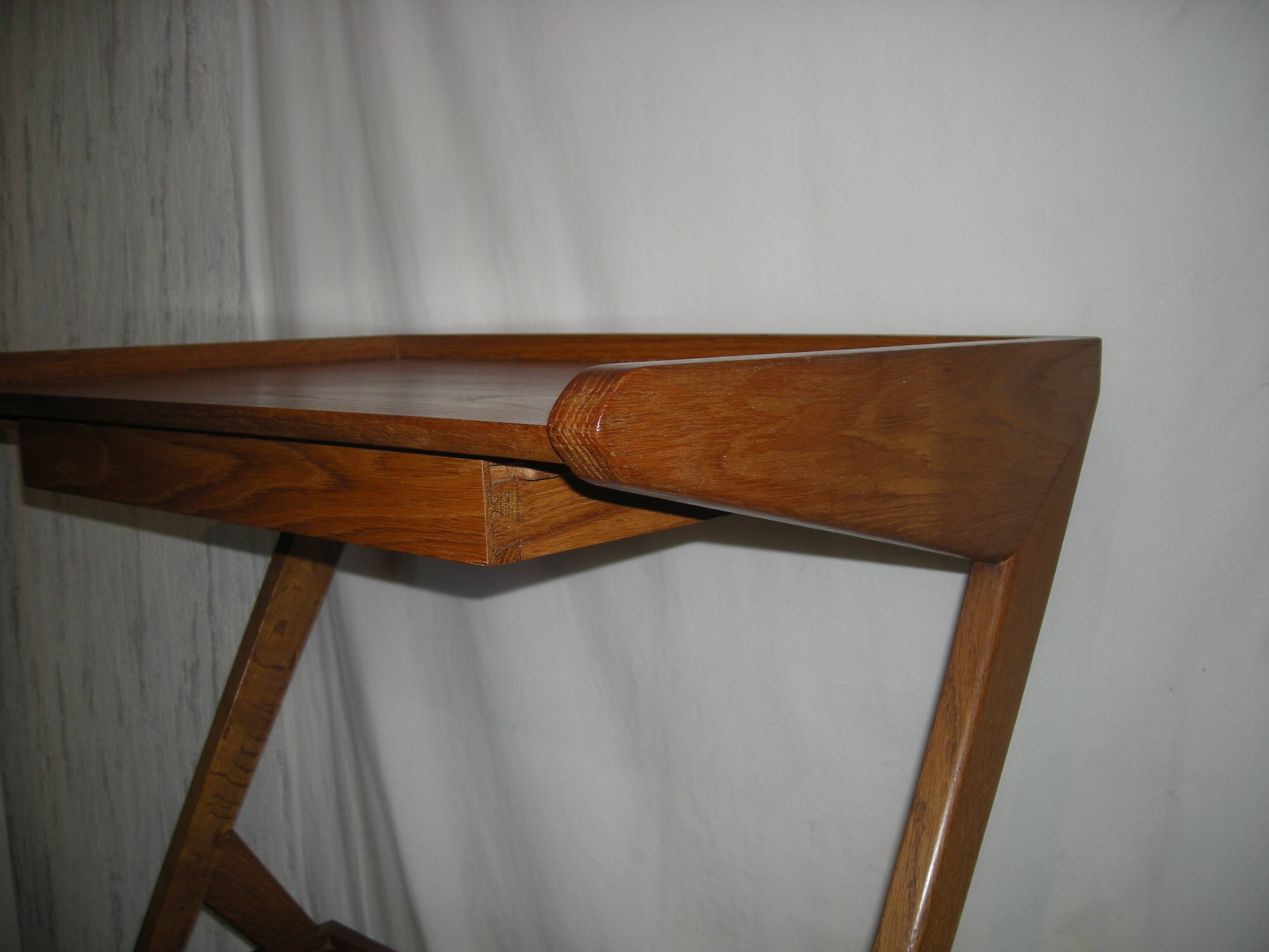 Console pattes compas des années 50