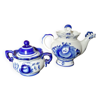 Tea or coffee jug and sugar bowl