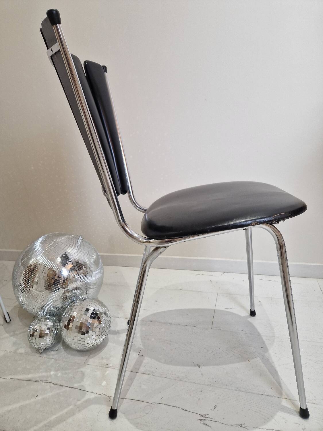 Vintage skai petal chair