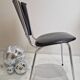 Chaise vintage pétale skai