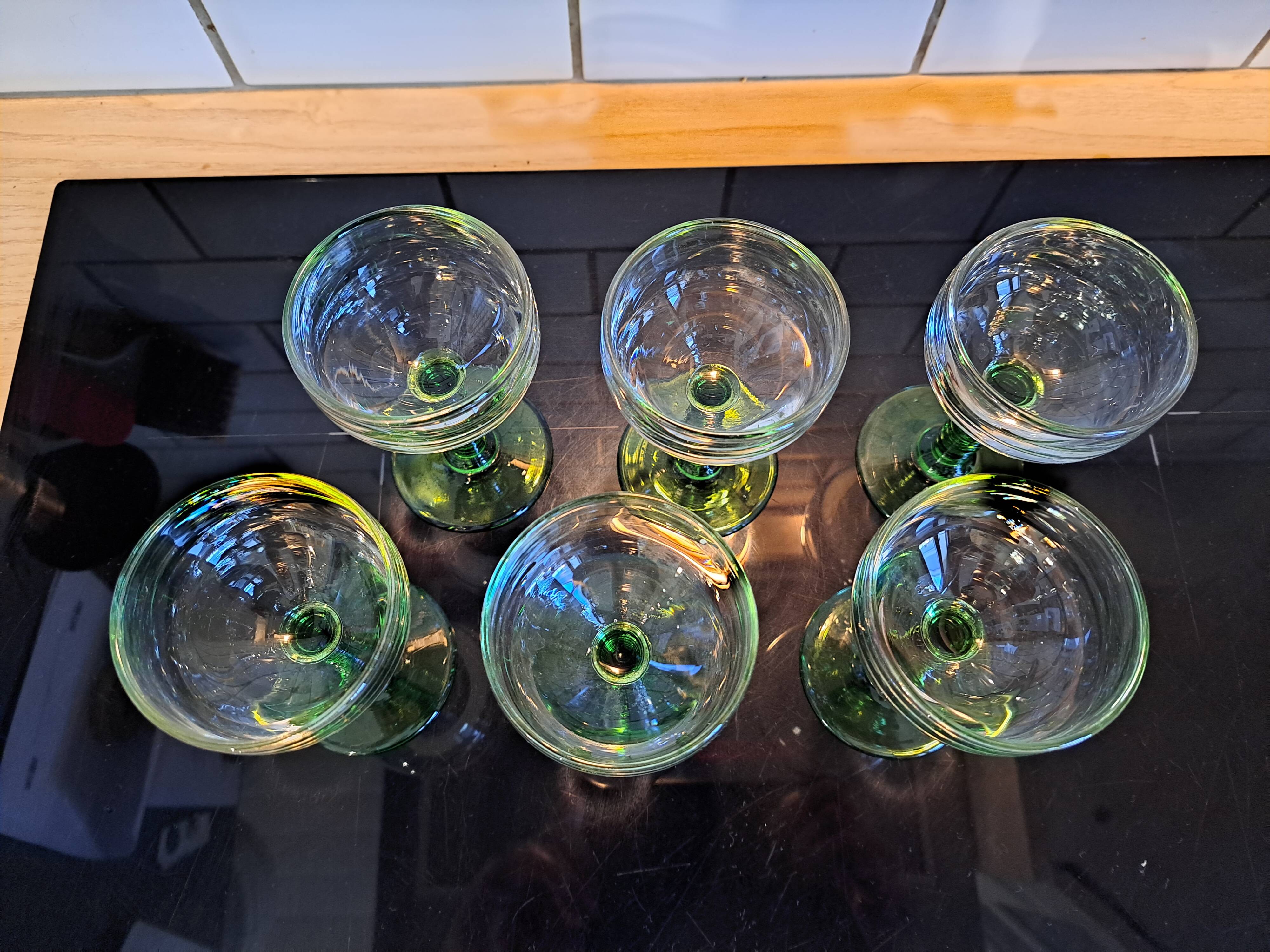 6 white wine glasses