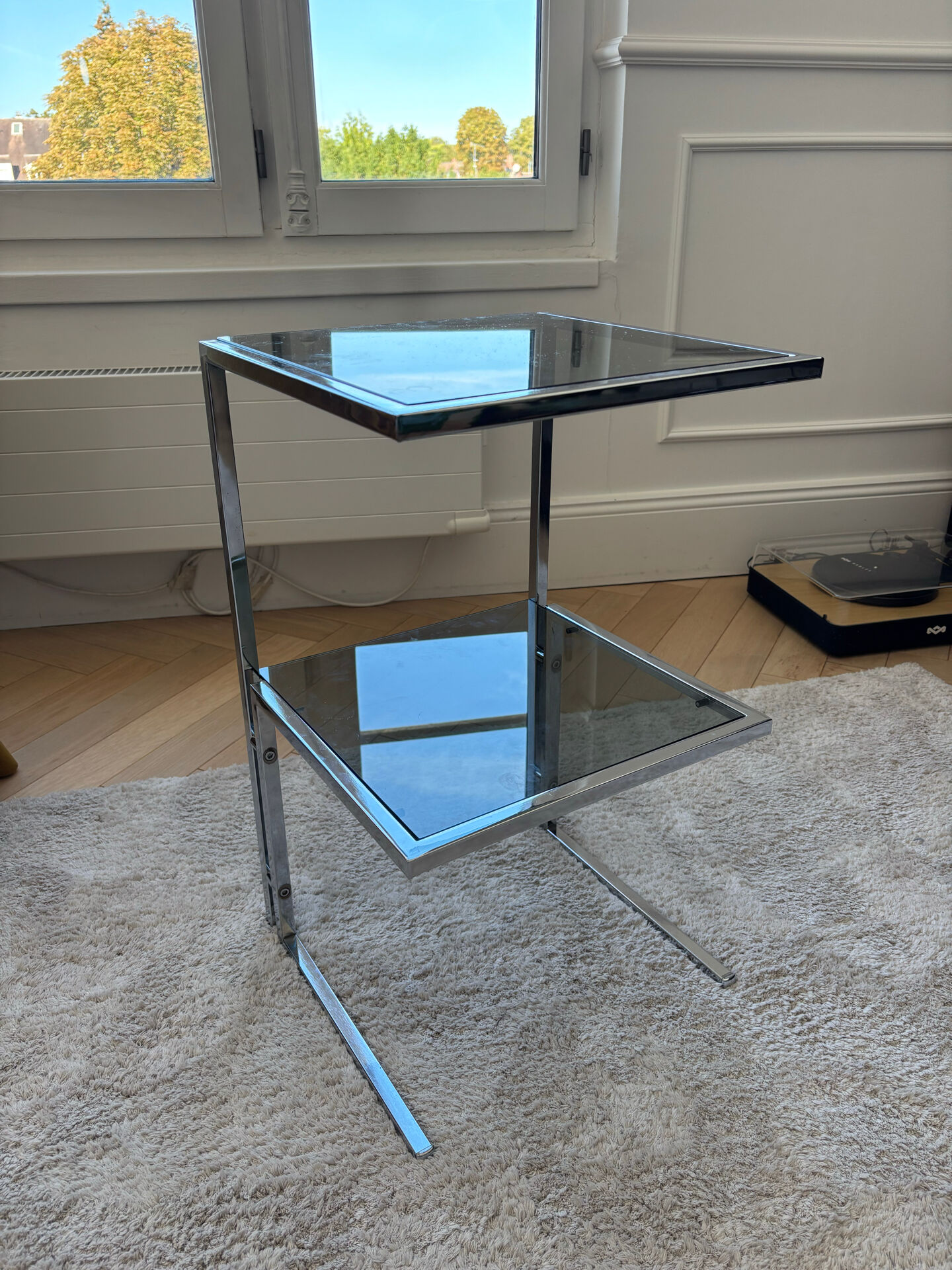 Table d’appoint en verre fumé et métal chromé – Design vintage