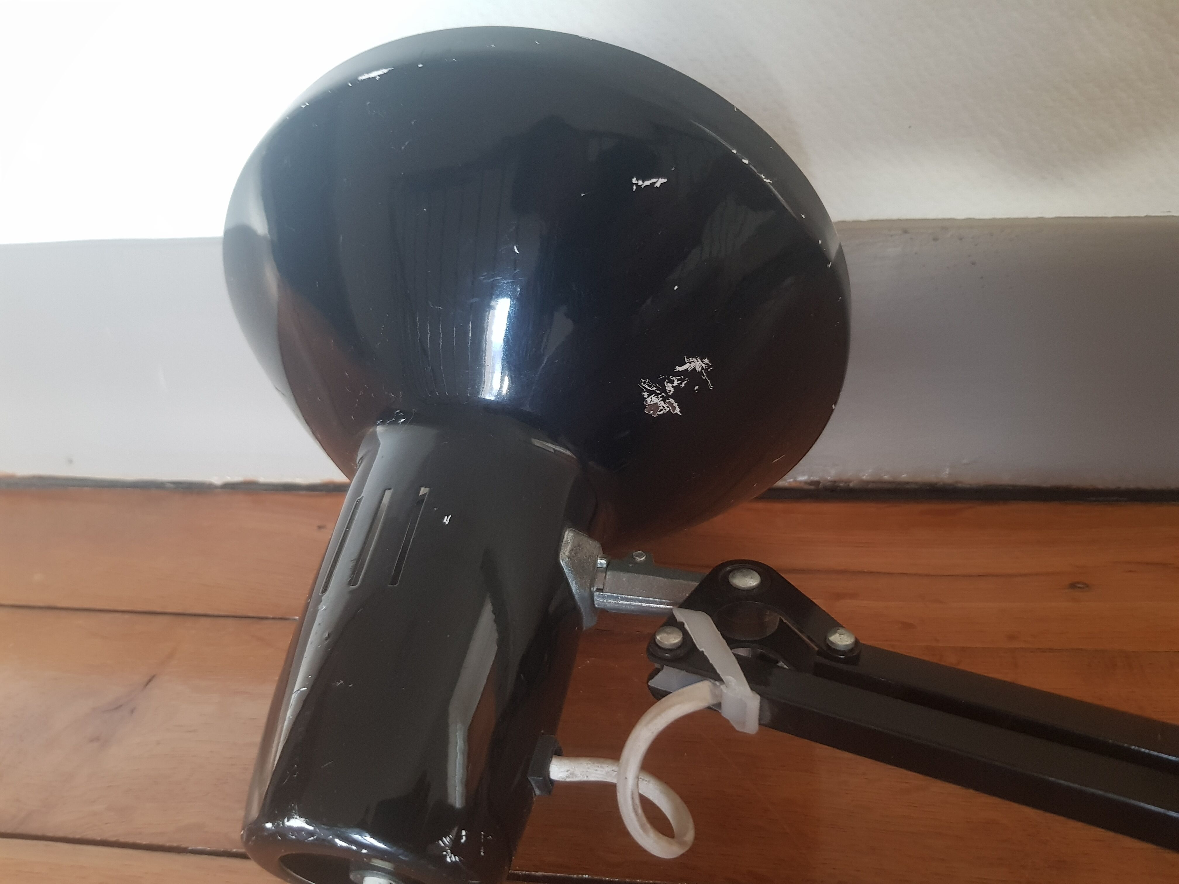 Ledu articulated lamp