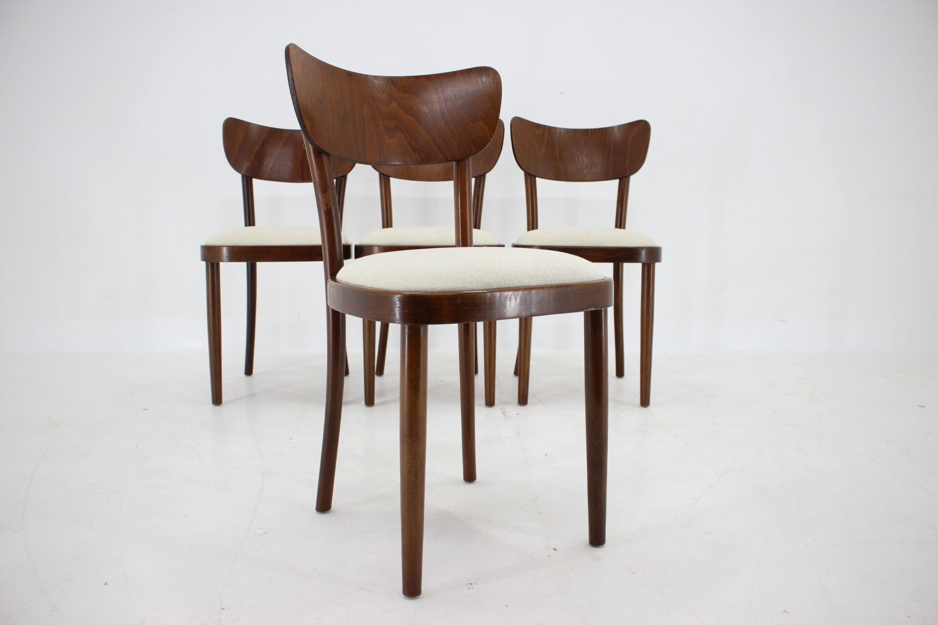 Ensemble de 4 chaises de salle à manger en hêtre des années 1950, Tchécoslovaquie