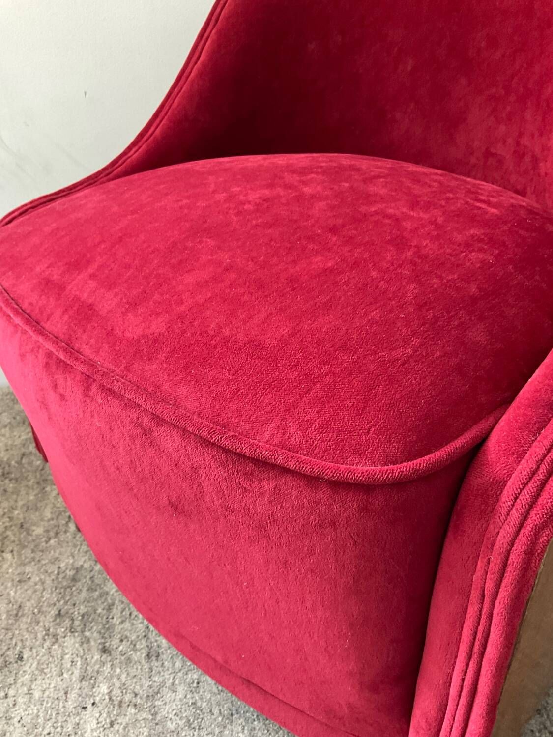 Fauteuil bergère Art Déco en loupe d’orme et velours