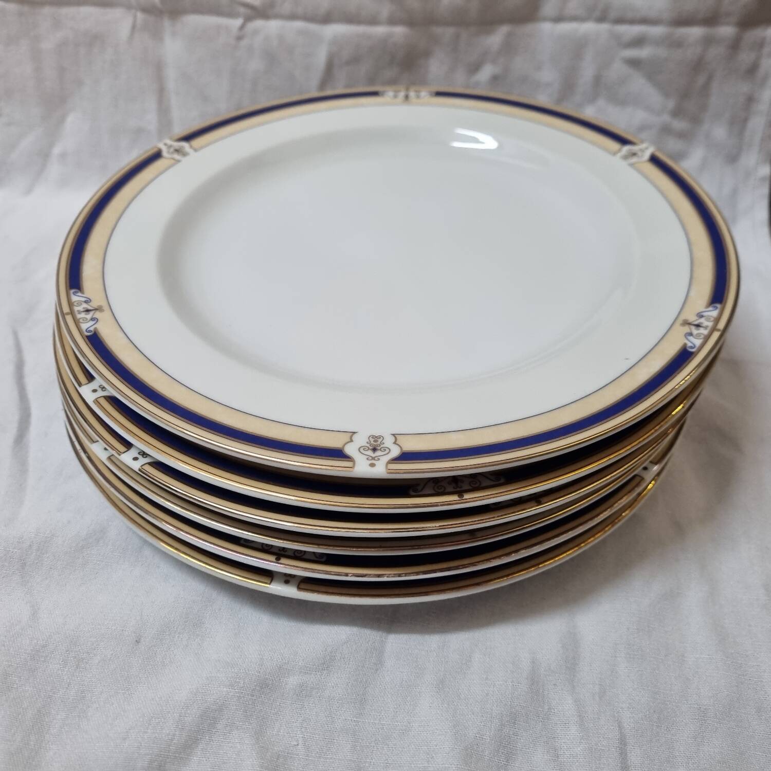 6 porcelain plates