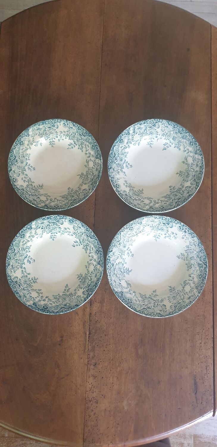 Four plates Trianon St Amand