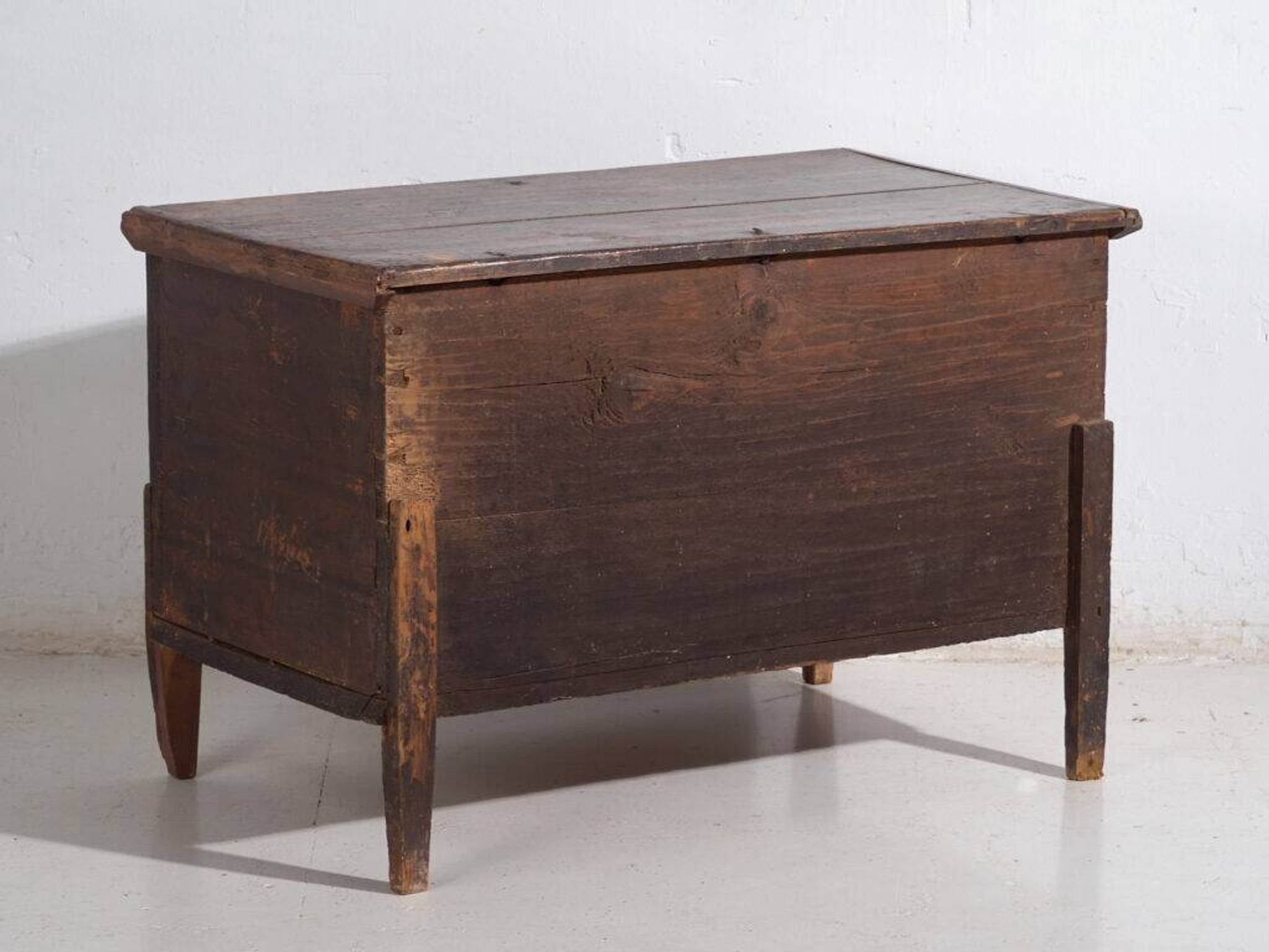 Central European wedding chest in polychrome pine with floral cartouches – Tyrol, circa 1890