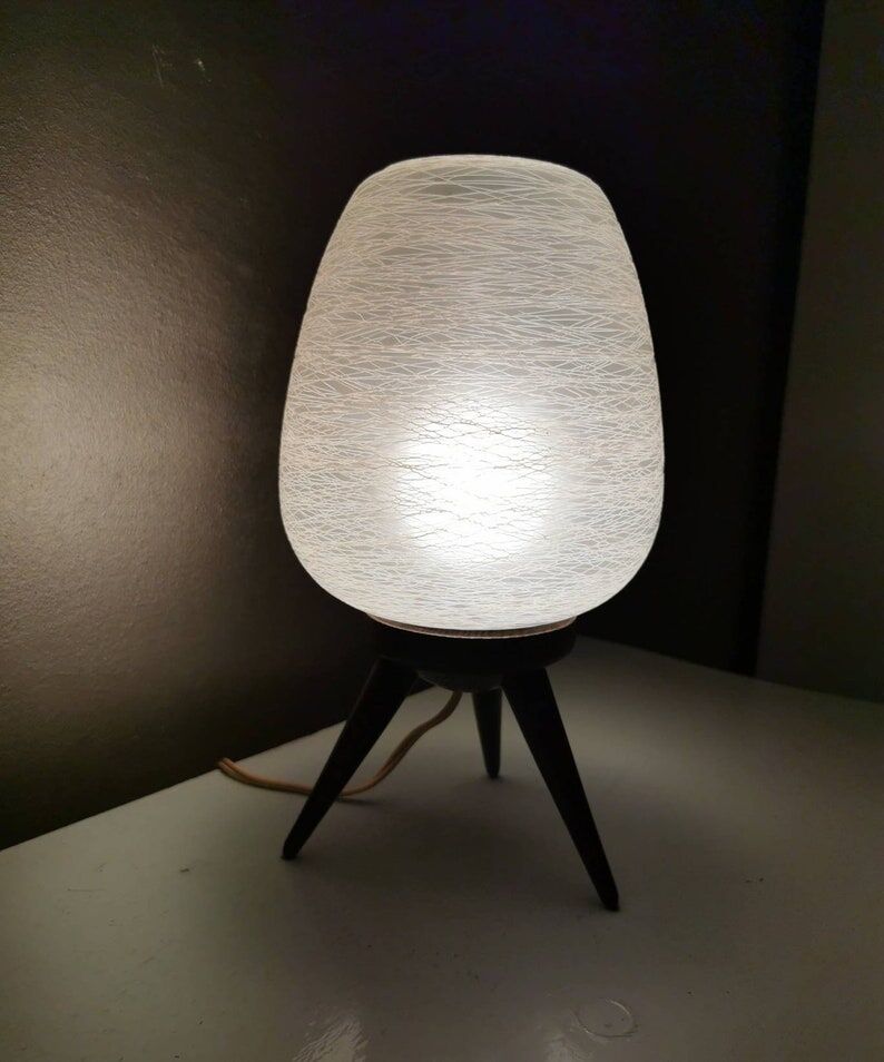 Danish vintage wooden tripod table lamp, 1970