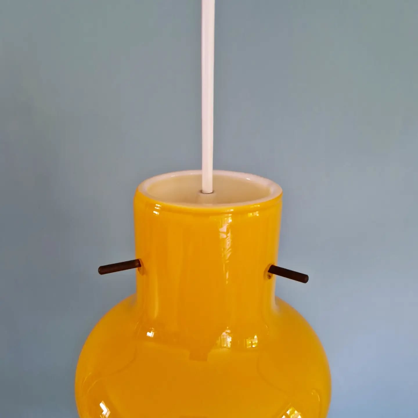 Vintage suspension in yellow opaline, Italy, 1960-70.