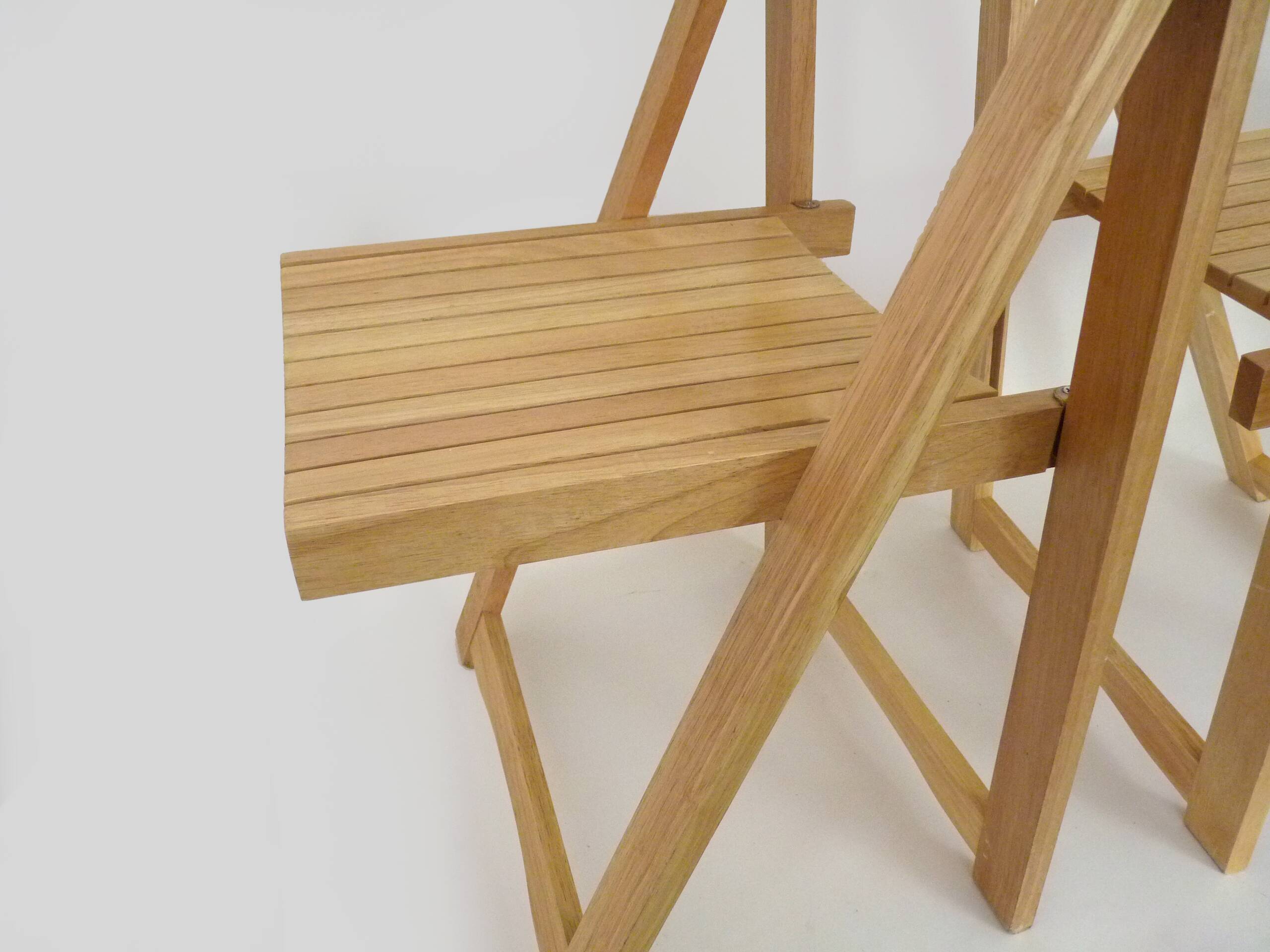 Set of 4 Vintage folding chairs in light wood