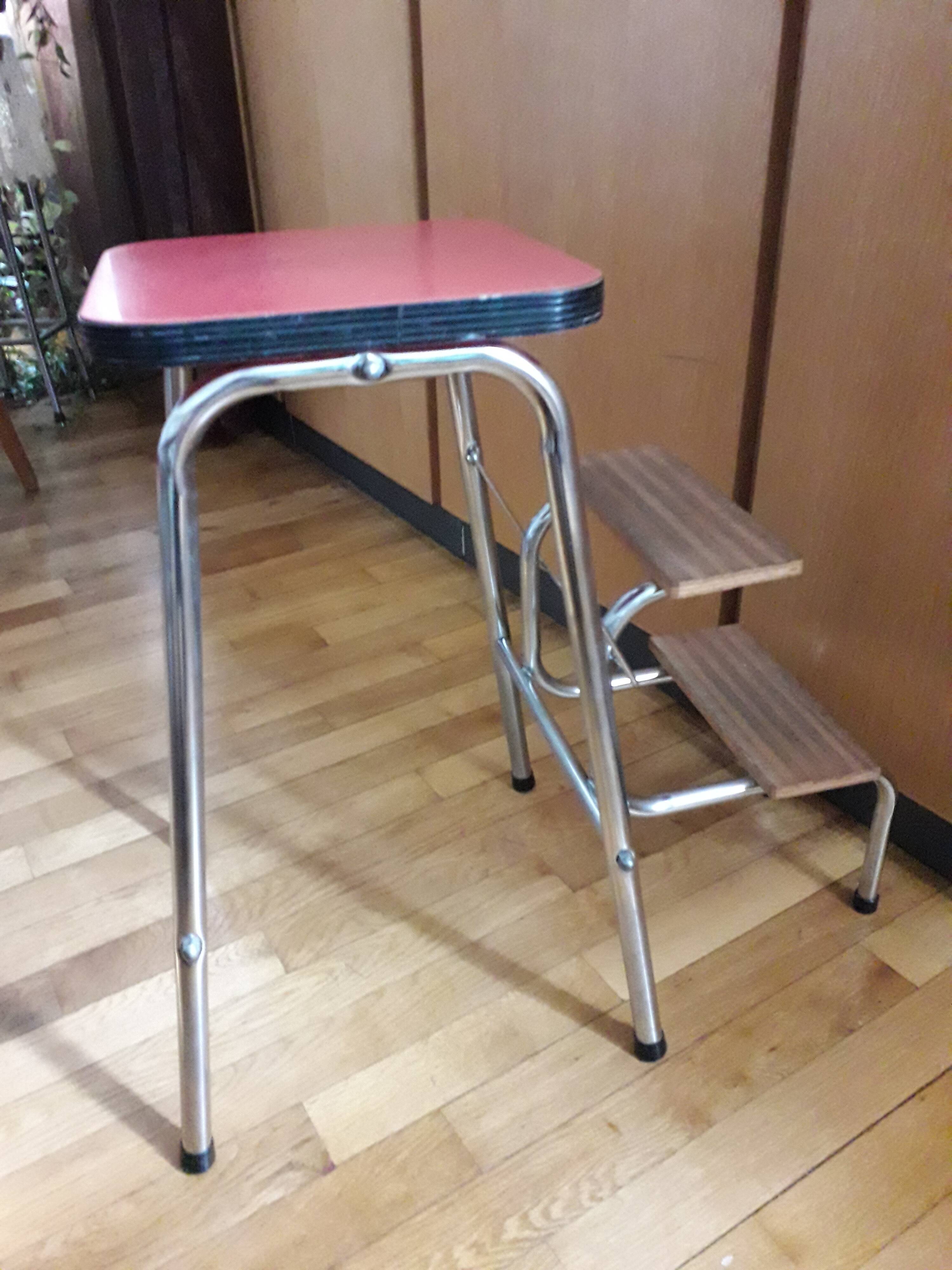 Walking walking sitting in formica