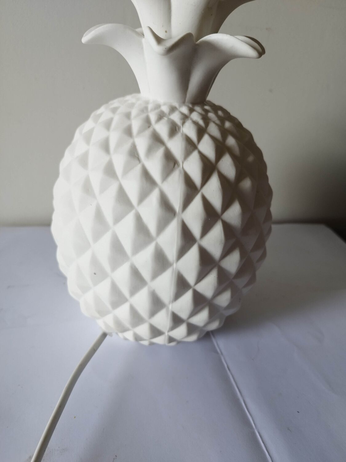 Pineapple lamp in white biscuit