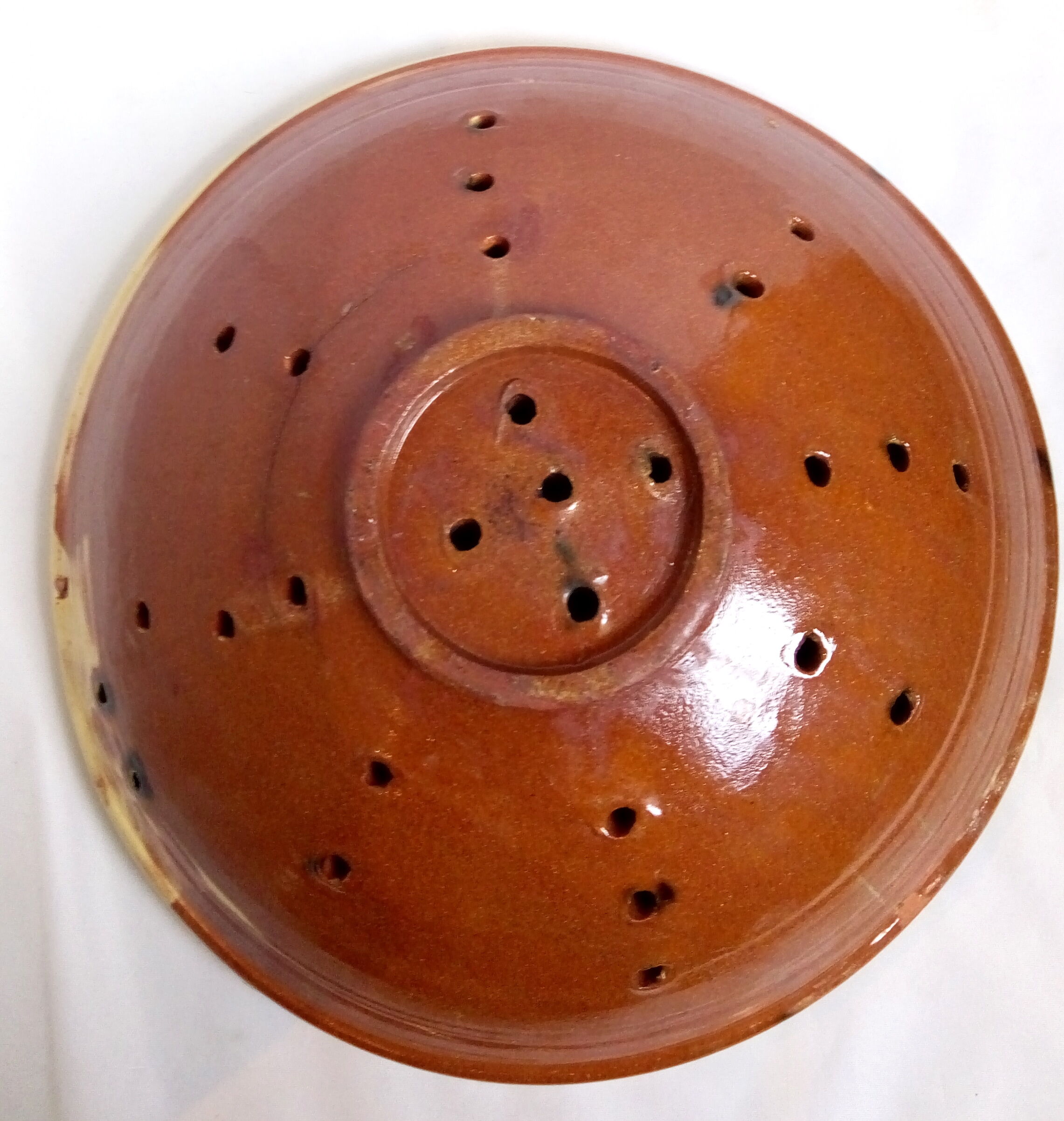Yellow and green ceramic drain plate