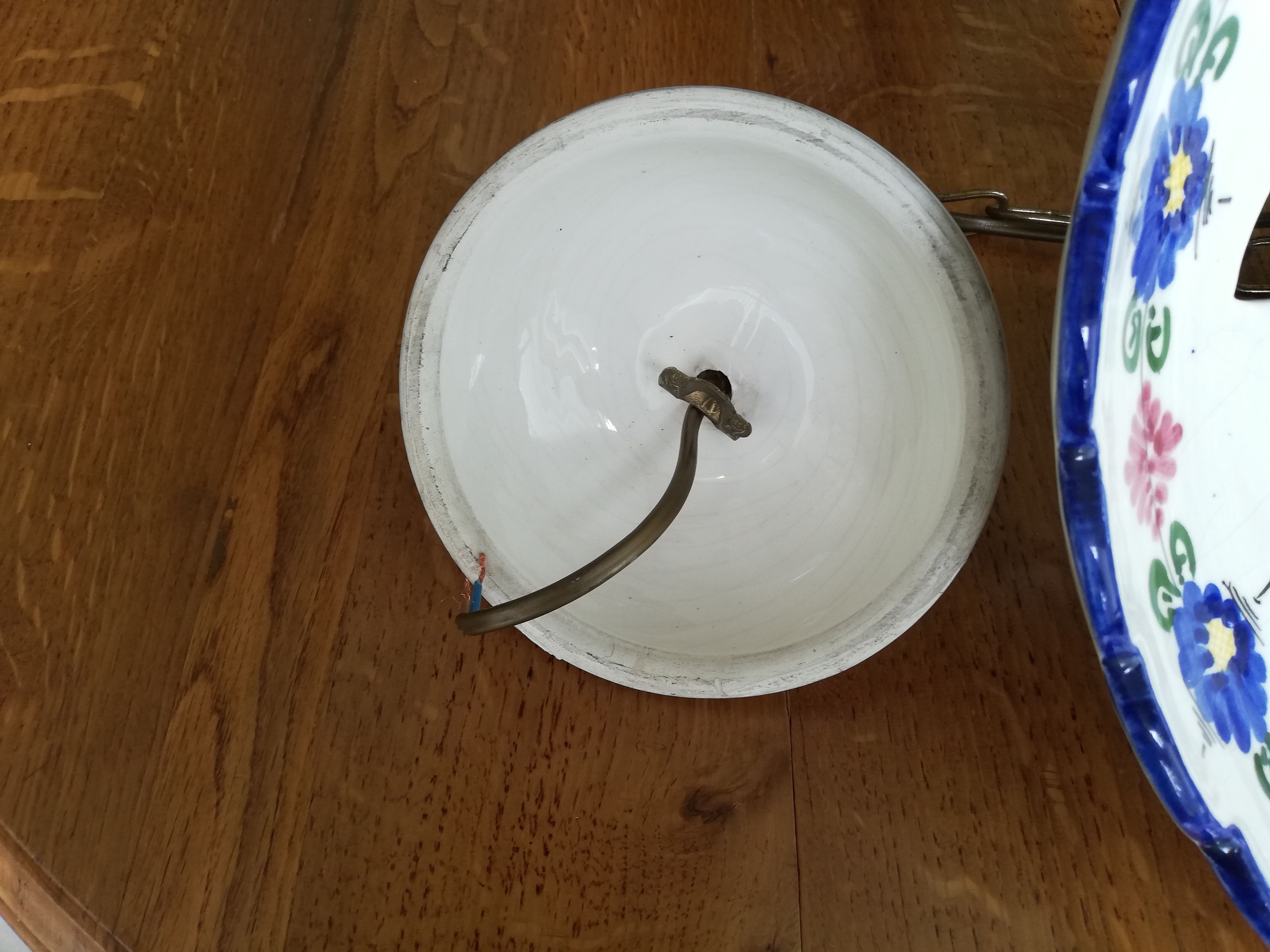 Antique ceramic suspension