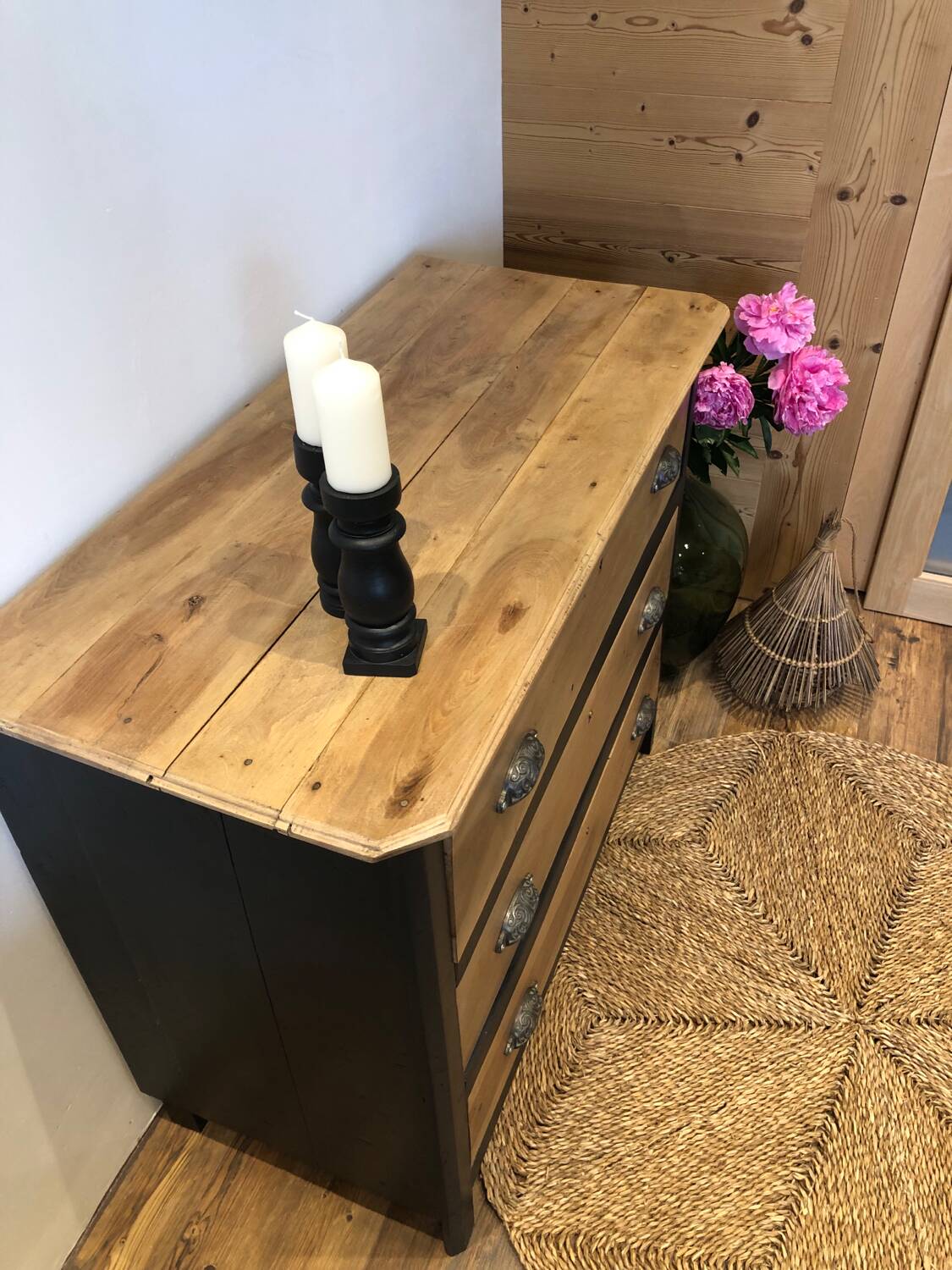 Country chest of drawers