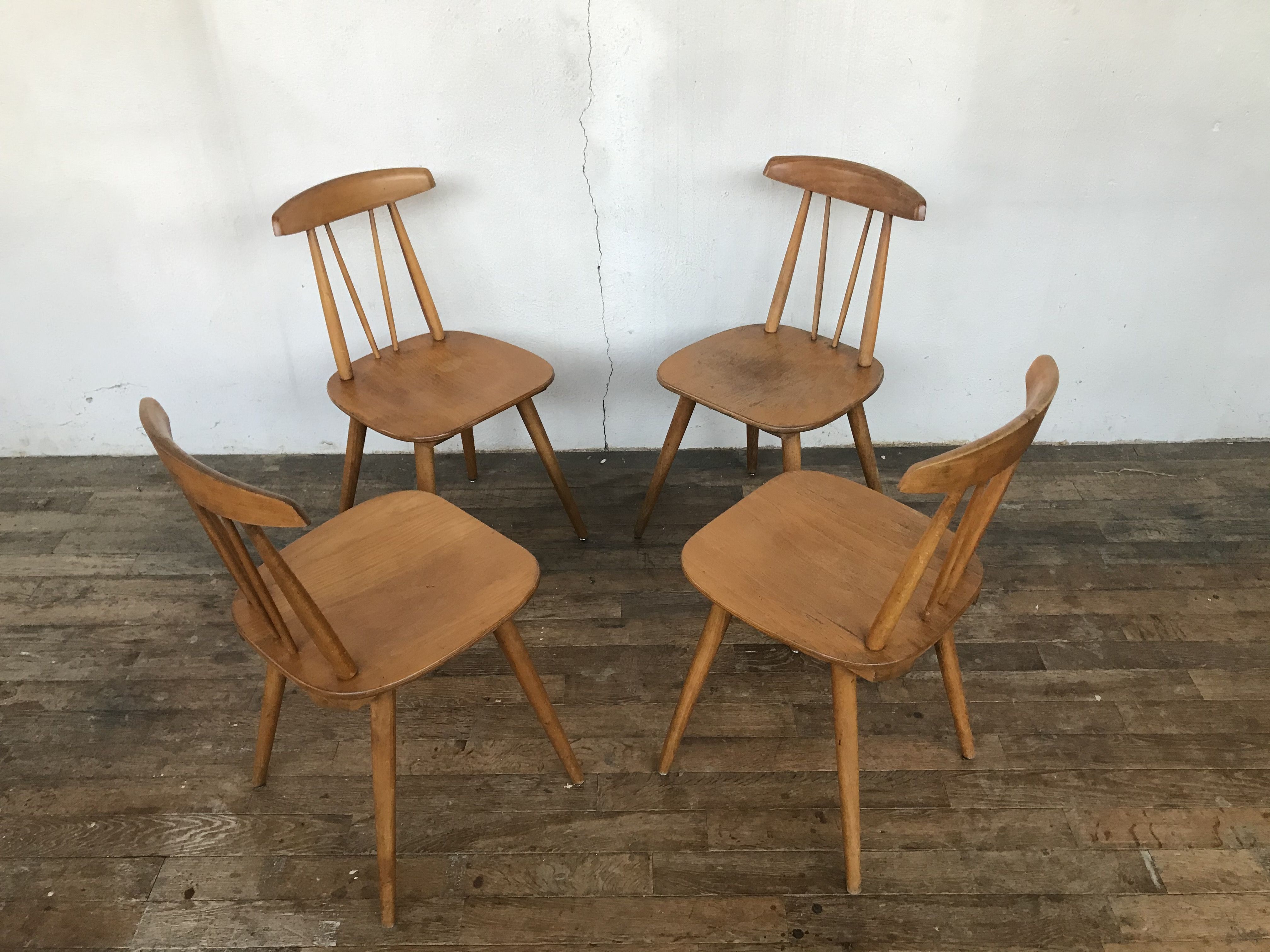 Series of 4 chairs