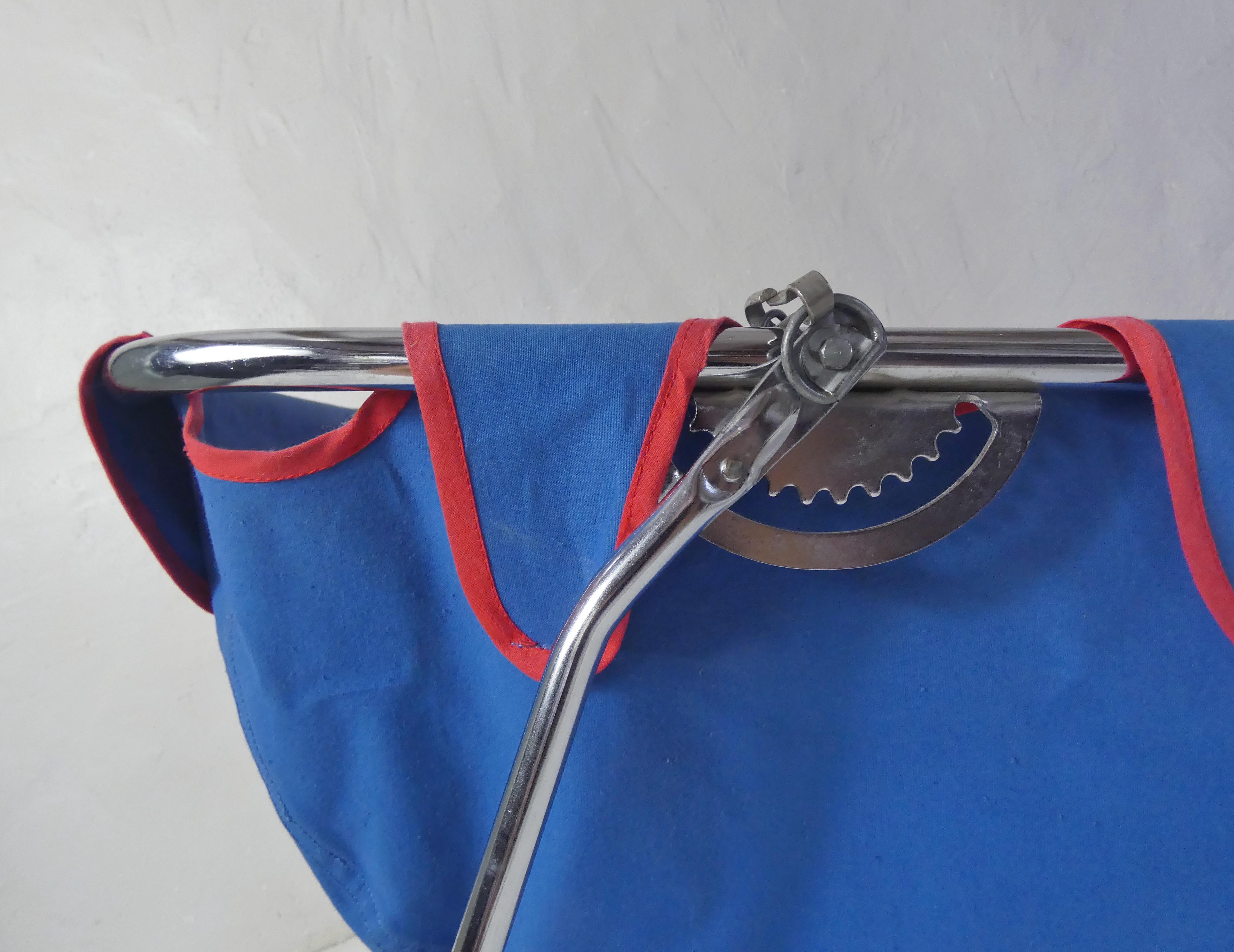 Folding travel cuffin