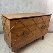 Contemporary chest of drawers