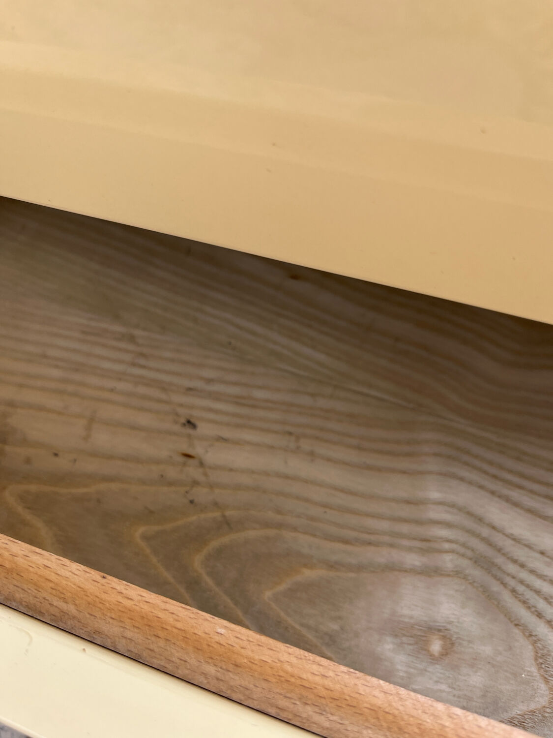 Vintage Bedside Table Jean-Claude Mahey - Beige Lacquer & Brass (Year)