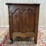 Commode époque Louis XV en noyer massif à poignée coquilles sculptées