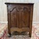 Commode époque Louis XV en noyer massif à poignée coquilles sculptées