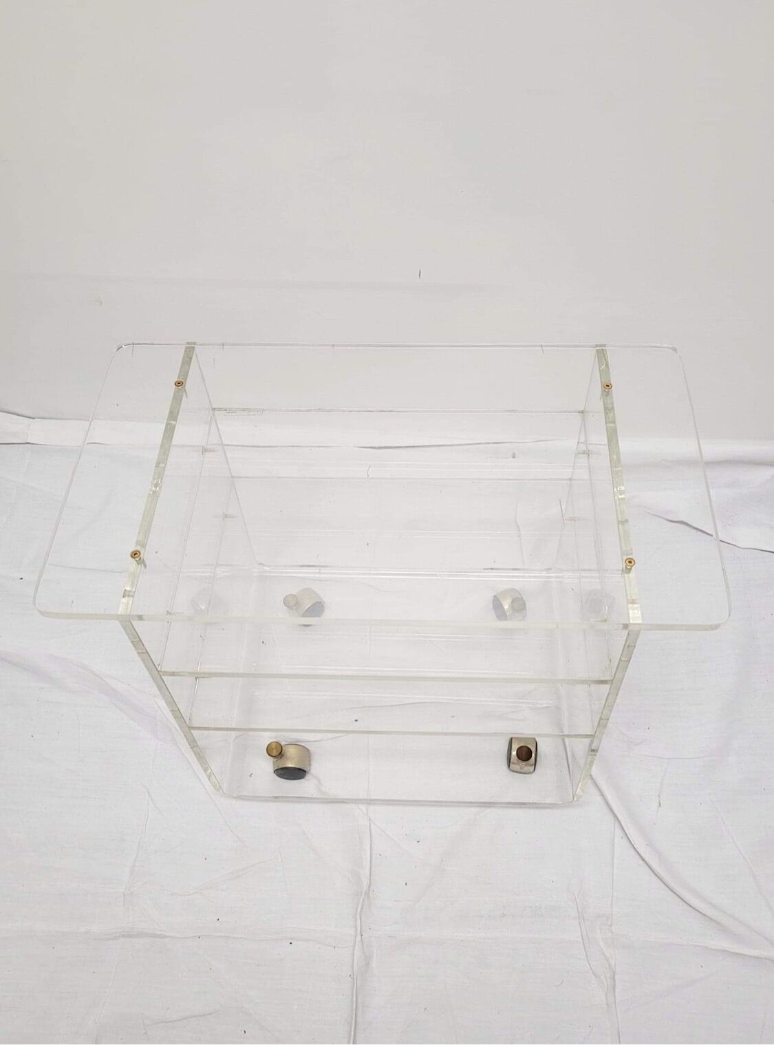 Very nice pair of rolling tables "les invisibles du marais"