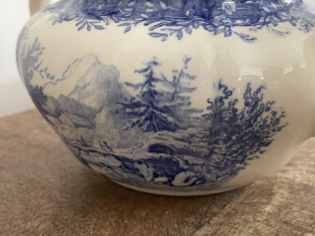 Teapot, milk pot and sugar bowl